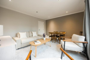 Stylish Flat, short walk to town